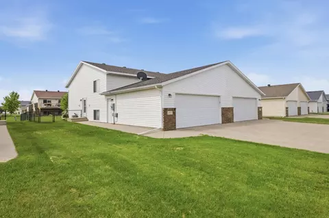 977 41st Ave W, West Fargo, ND 58078
