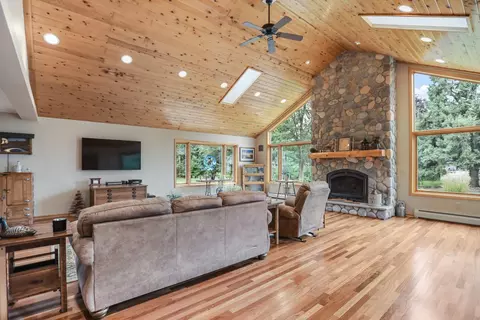 Living - 616 8th St SW, Faribault, MN 55021 photo 4 of 9