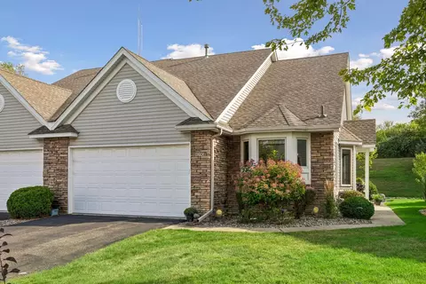 1090 Westcliff Curv, Shoreview, MN 55126