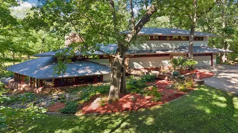 4 Thrush Ln, North Oaks, MN 55127