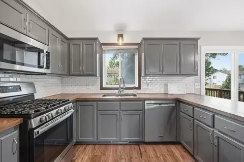 Kitchen - 712 Sunset St, Buffalo, MN 55313 photo 2 of 4