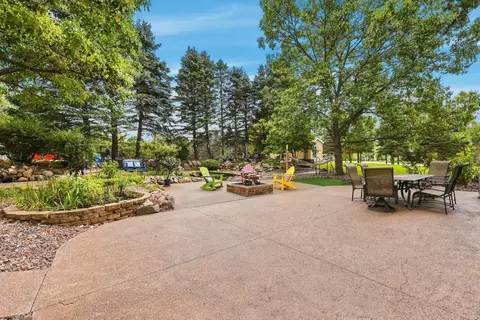 9857 Jenny Ln, Saint Joseph, MN 56374