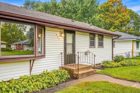 430 11th Ave NW, New Brighton, MN 55112