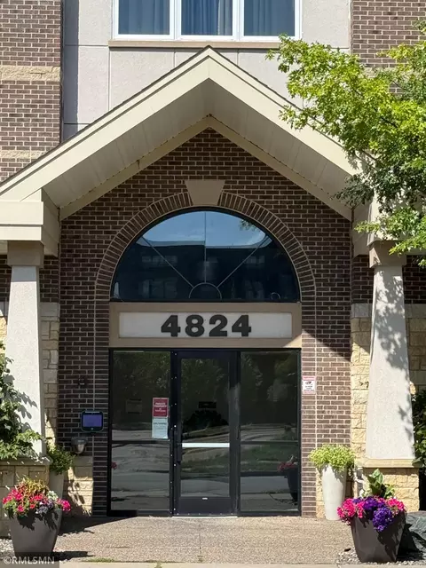 4824 E 53rd St #523, Minneapolis, MN 55417