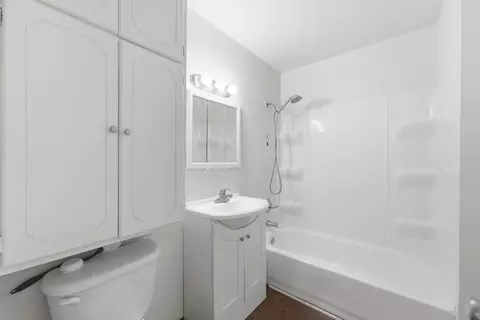 Bath - 401 27th Ave N, Saint Cloud, MN 56303 photo 1 of 1