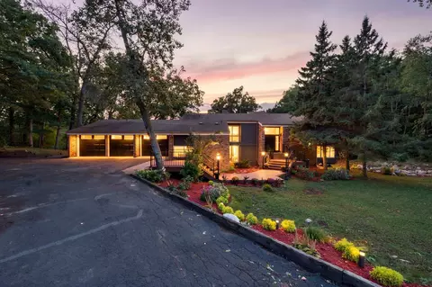16411 Kingswood Dr, Lakeville, MN 55044