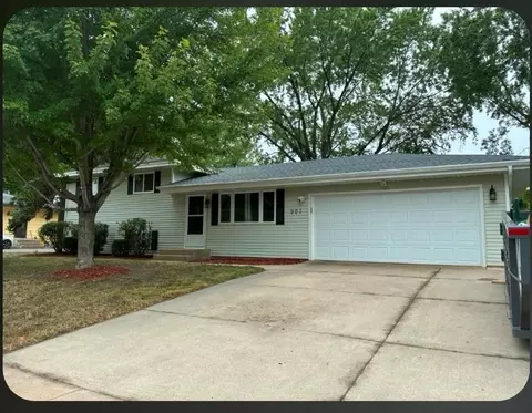 901 Sunny Ln, Anoka, MN 55303
