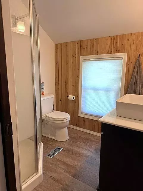 Bath - 54299 910 St, Windom, MN 56101 photo 3 of 3