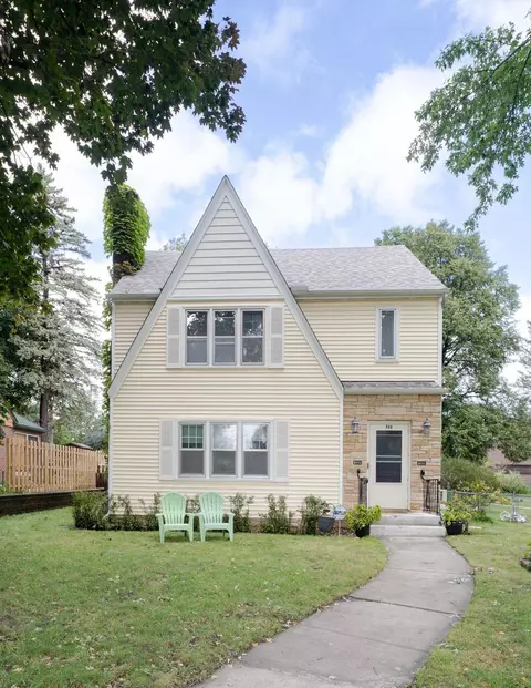 899 Parkview Ave, Saint Paul, MN 55117