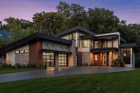 6701 Cheyenne Trl, Edina, MN 55439