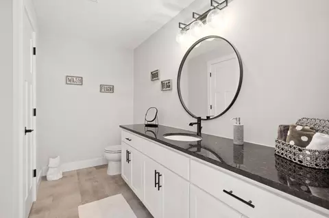 Bath - 636 Parkside Ct, Eagan, MN 55123 photo 3 of 3