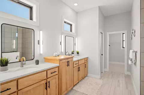 Bath - 636 Parkside Ct, Eagan, MN 55123 photo 1 of 3