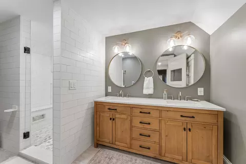 Bath - 375 4th St SW, Plainview, MN 55964 photo 4 of 5