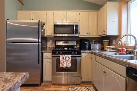 Kitchen - 13474 Forrest Dr, Becker, MN 55308 photo 3 of 4