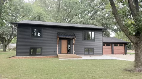 100 Edgewood Dr, Redwood Falls, MN 56283