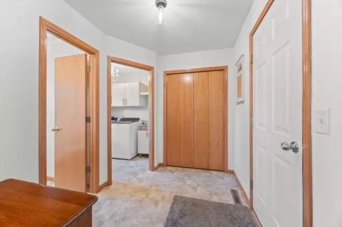 Entry Way - 2211 Saddlebrook Rd, Buffalo, MN 55313 photo 3 of 3