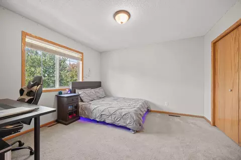 Bedroom - 2211 Saddlebrook Rd, Buffalo, MN 55313 photo 2 of 5