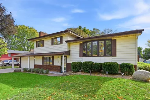 7439 Concerto Curv NE, Fridley, MN 55432