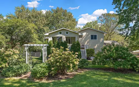 Exterior - 1419 Three Oaks Ave, Maple Plain, MN 55359 photo 5 of 9