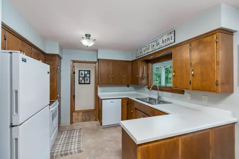 Kitchen - 828 Lower Johnson Cir, Saint Peter, MN 56082 photo 1 of 3