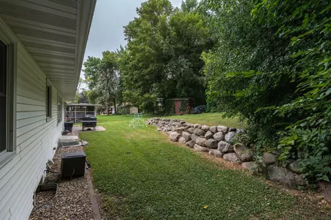 Exterior - 828 Lower Johnson Cir, Saint Peter, MN 56082 photo 8 of 11