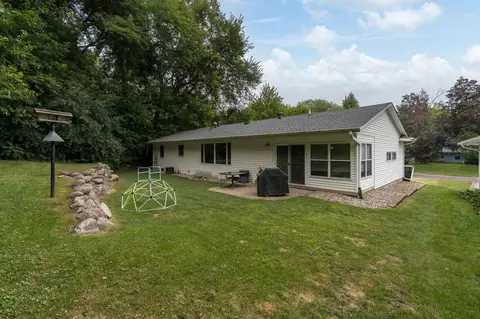 Exterior - 828 Lower Johnson Cir, Saint Peter, MN 56082 photo 2 of 11