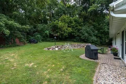 Exterior - 828 Lower Johnson Cir, Saint Peter, MN 56082 photo 9 of 11