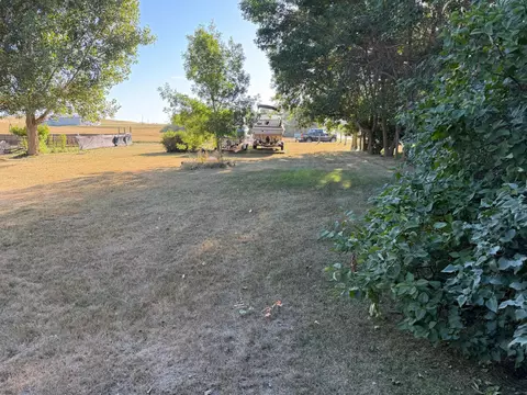 224 Eikren Dr, Alexander, ND 58831 photo 2