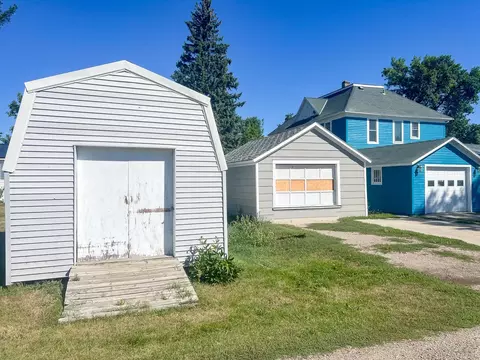 Exterior - 506 Steele Ave, Hope, ND 58046 photo 4 of 13