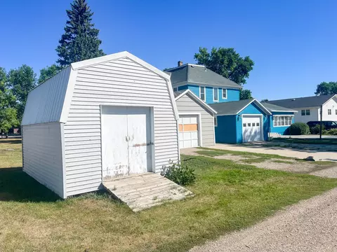 Exterior - 506 Steele Ave, Hope, ND 58046 photo 3 of 13