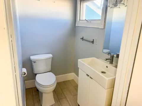 Bath - 506 Steele Ave, Hope, ND 58046 photo 1 of 2