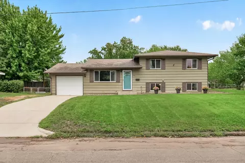 1261 Gary Dr, Saint Paul Park, MN 55071