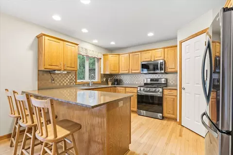 8549 Woodland Curv, Saint Bonifacius, MN 55375