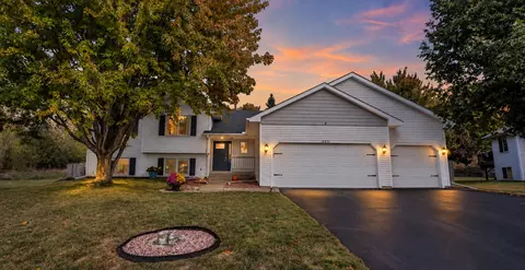 14512 Hollow Park Ct, Burnsville, MN 55306