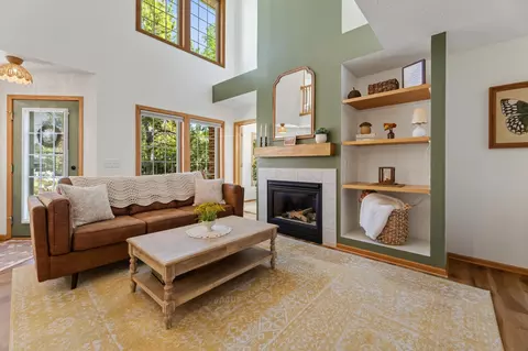 1812 Hunter Hill Rd, Hudson, WI 54016
