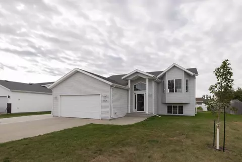 1017 Westport Pkwy, West Fargo, ND 58078
