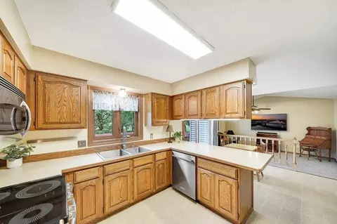 Kitchen - 14246 Dearborn Path, Rosemount, MN 55068 photo 6 of 9