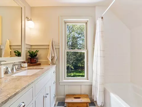 Bath - 905 Bluff Ave, Brainerd, MN 56401 photo 2 of 2