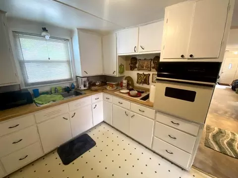 Kitchen - 709 6th Ave NE, Brainerd, MN 56401 photo 2 of 2