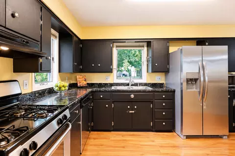 Kitchen - 1404 Plainview Ln, Albert Lea, MN 56007 photo 2 of 3