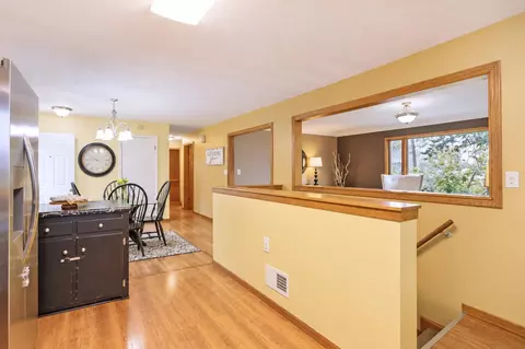 Entry Way - 1404 Plainview Ln, Albert Lea, MN 56007 photo 1 of 1