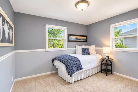 Bedroom - 1404 Plainview Ln, Albert Lea, MN 56007 photo 2 of 4