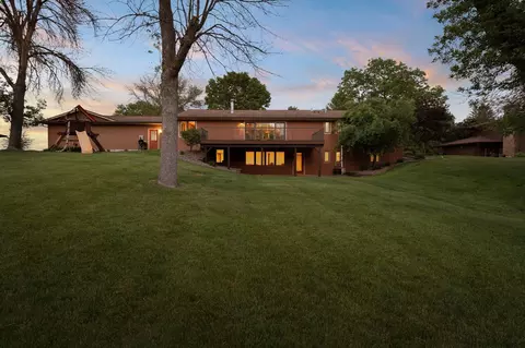 Exterior - 706 23rd St SW, Austin, MN 55912 photo 10 of 12