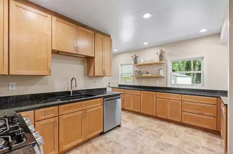 Kitchen - 4753 Burns Rd, Mound, MN 55364 photo 4 of 5
