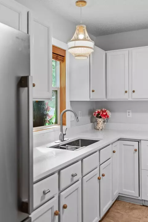 Kitchen - 3000 Devon Ln, Mound, MN 55364 photo 1 of 8