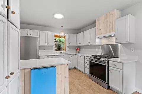 Kitchen - 3000 Devon Ln, Mound, MN 55364 photo 4 of 8