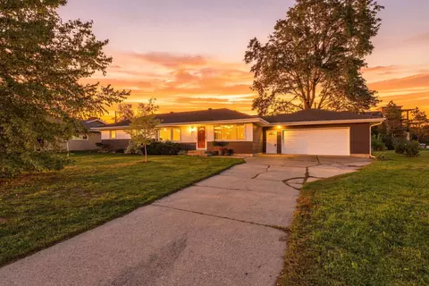 8413 Meadow Lake Rd E, New Hope, MN 55428