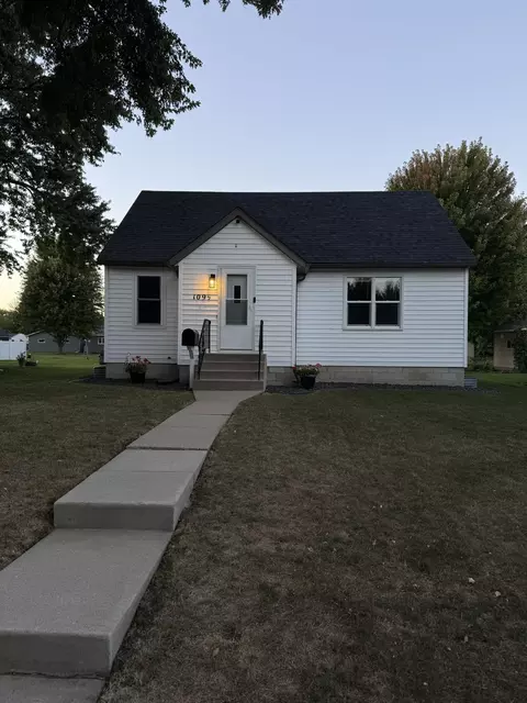 109 12 4th St SW, New Prague, MN 56071