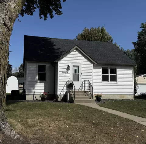 109 12 4th St SW, New Prague, MN 56071