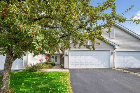 7929 Barrymore Ln, Woodbury, MN 55125